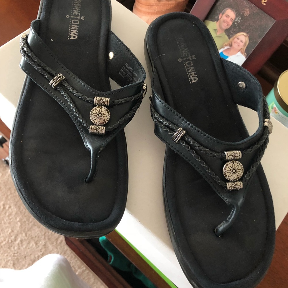 MINNETONKA SANDALS